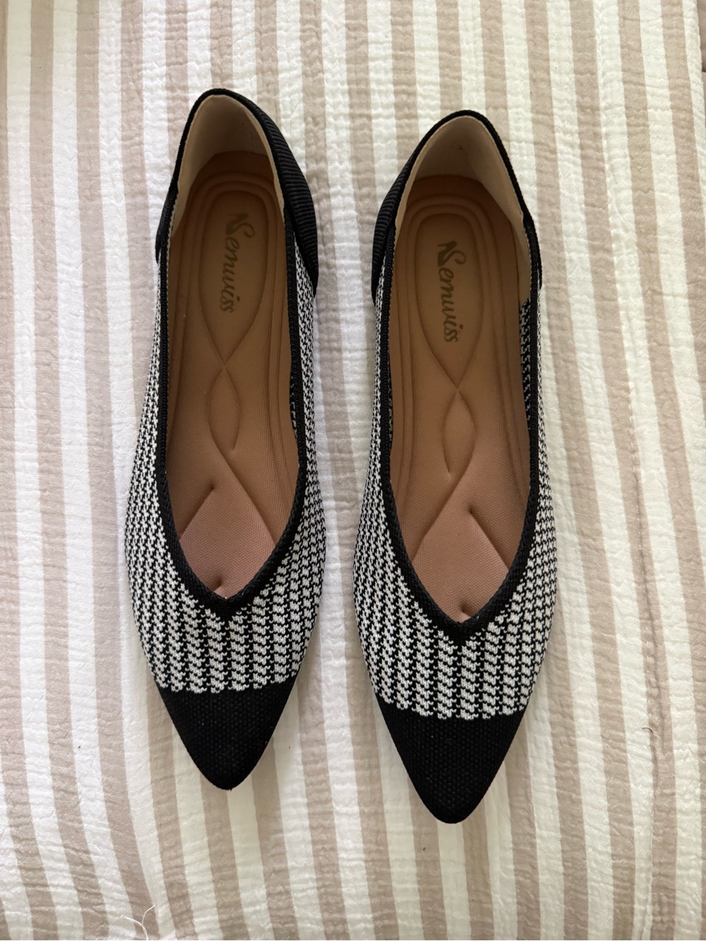 Black & White Pointed Toe Women’s Flats EUR size 40/USA 9